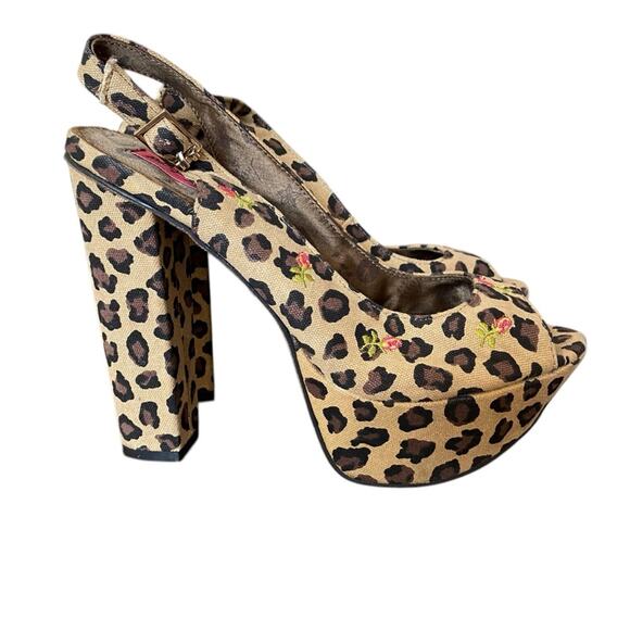 Betsey Johnson Mystify Leopard Embroidered Sling Back Platform Heels size 8 Tan - Picture 1 of 10